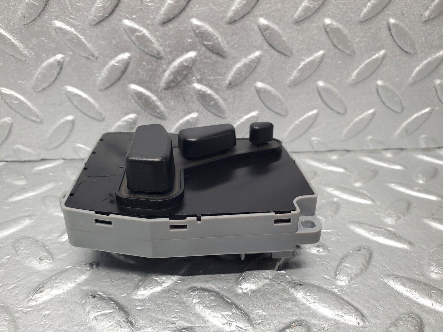 46752 Mercedes-Benz R129 320SL Coupe Front Left Seat Adjust Switch 1298210351