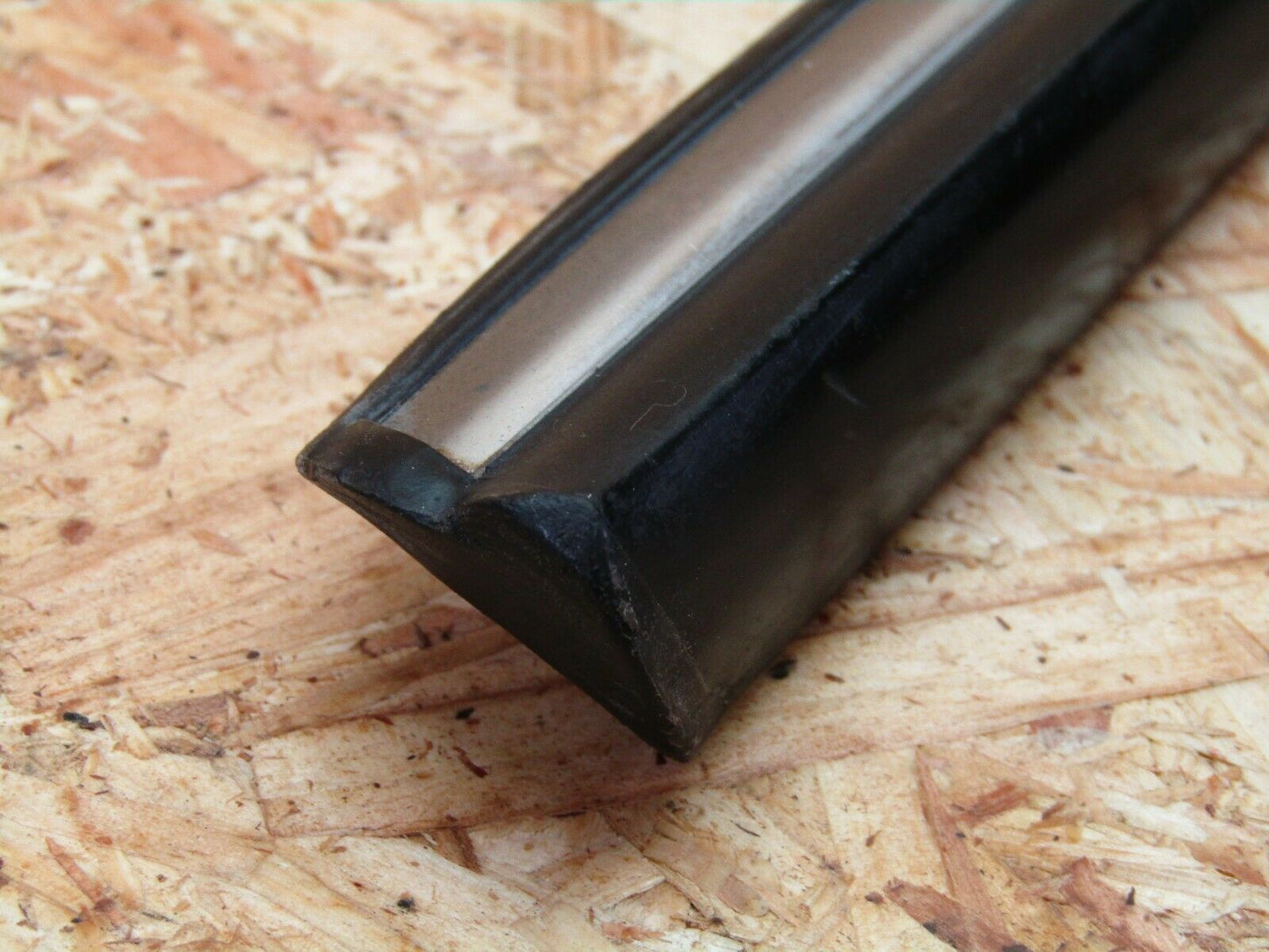 2171 Mercedes-Benz W116 350SE Front Right Door Centre Moulding Trim