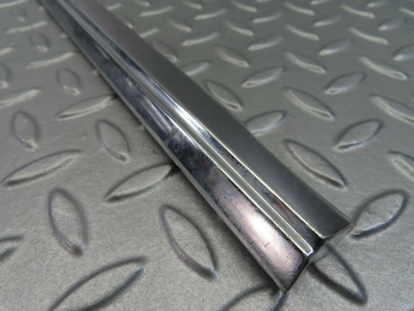 7844 Mercedes-Benz W115 220D Front Left Door Chrome Trim