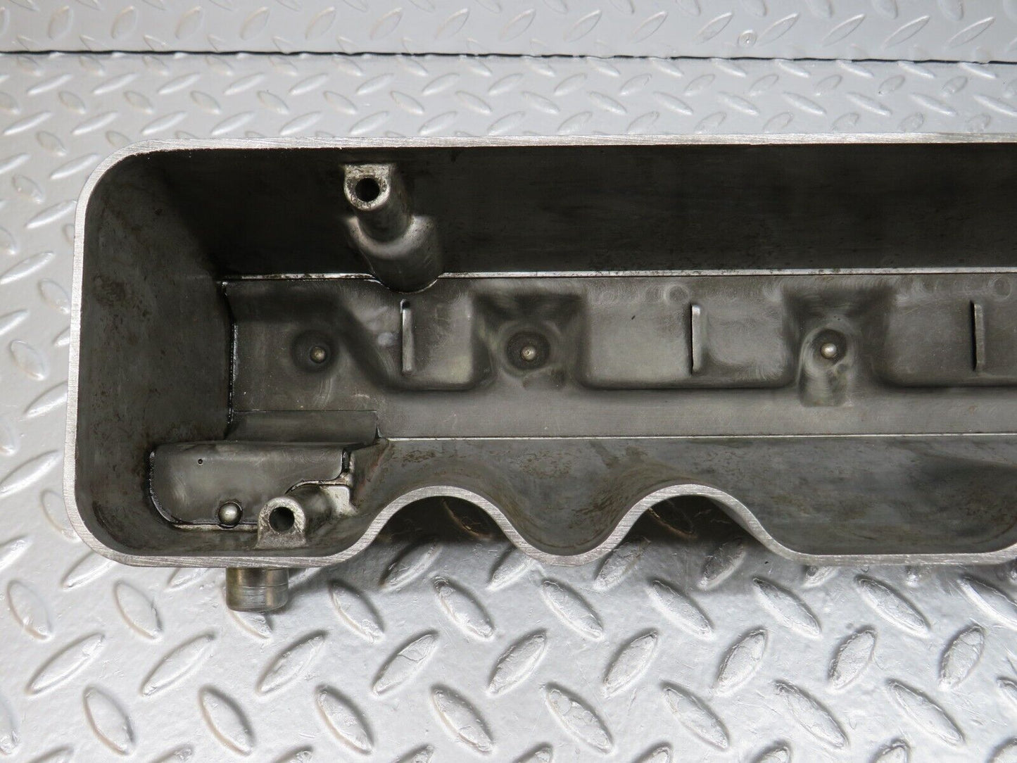 32749 Mercedes-Benz C107 R107 350 V8 Cylinder Head Valve Cover Right Side 1160161905