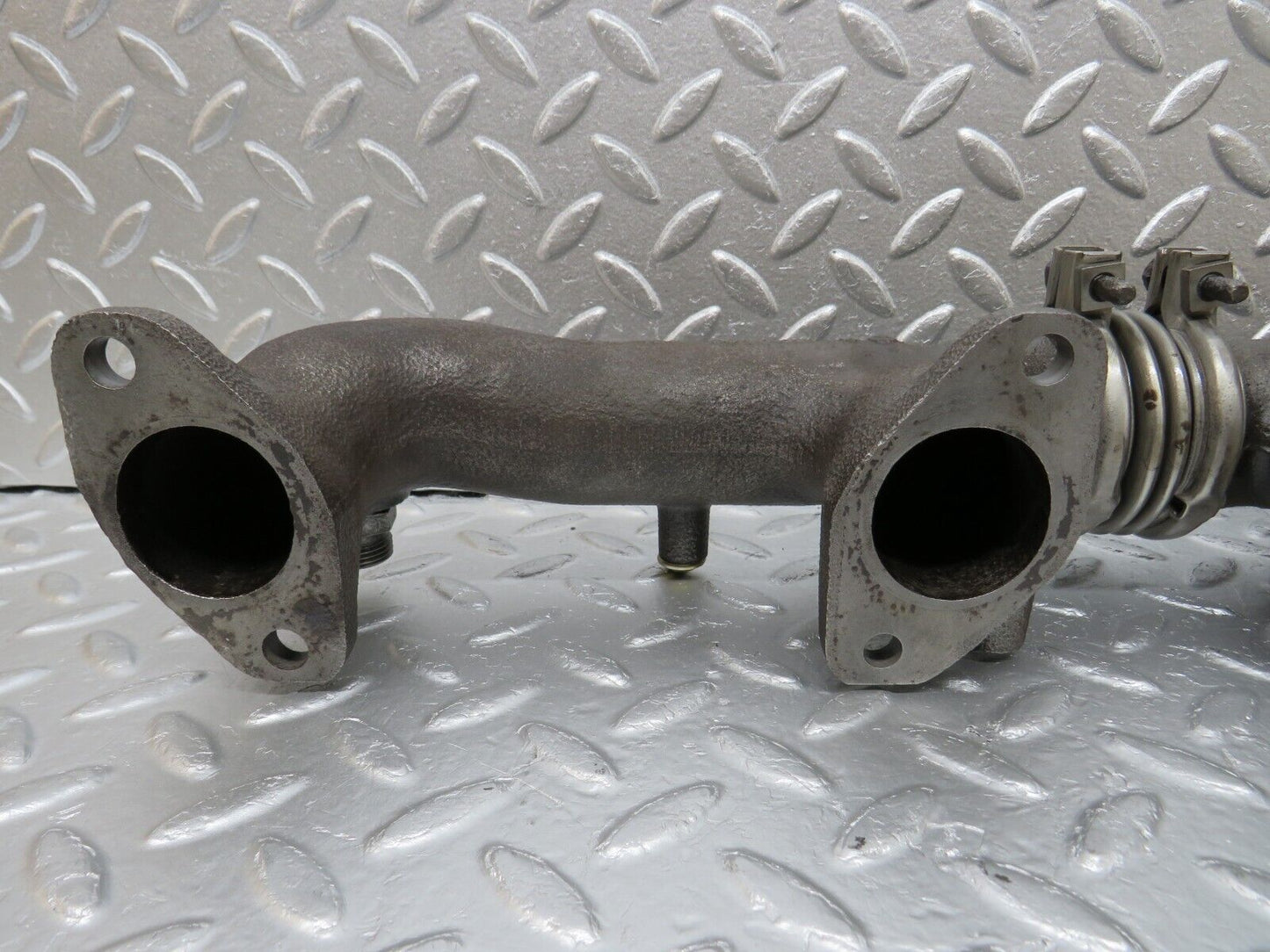 34637 Mercedes-Benz C126 380SEC Exhaust Manifold Left 1161420502 1161420802