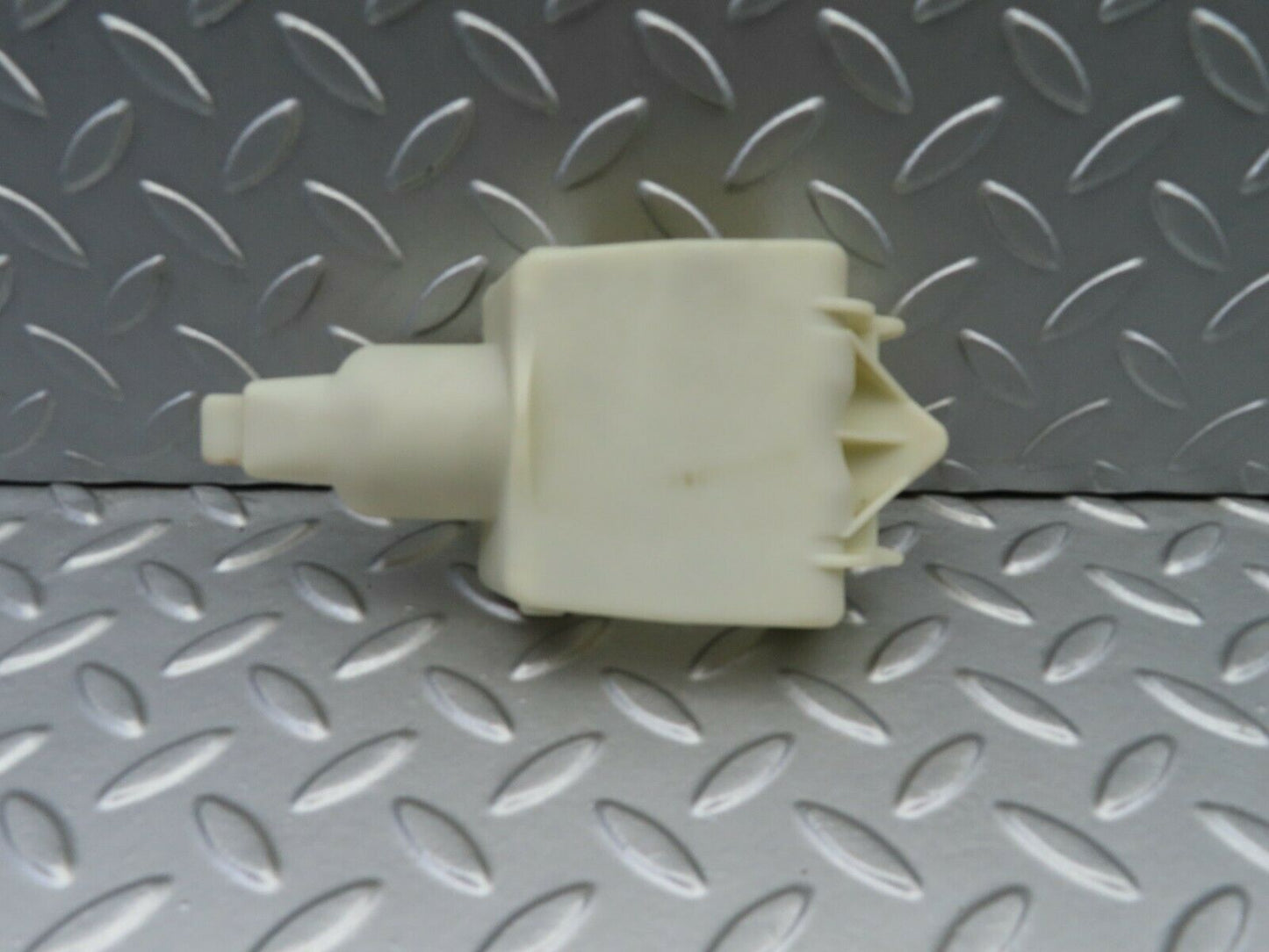 6578 Mercedes-Benz S124 E220 Wagon Rear Door Lock Vacuum Actuator Cover