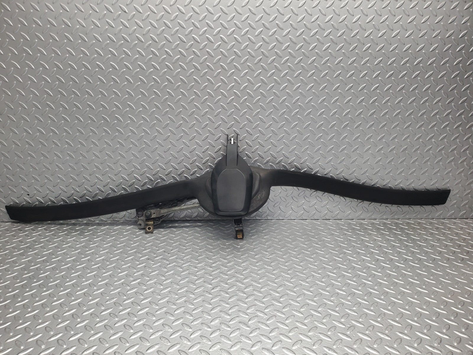W124 Wagon windscreen wiper mechanism linkage used OEM
