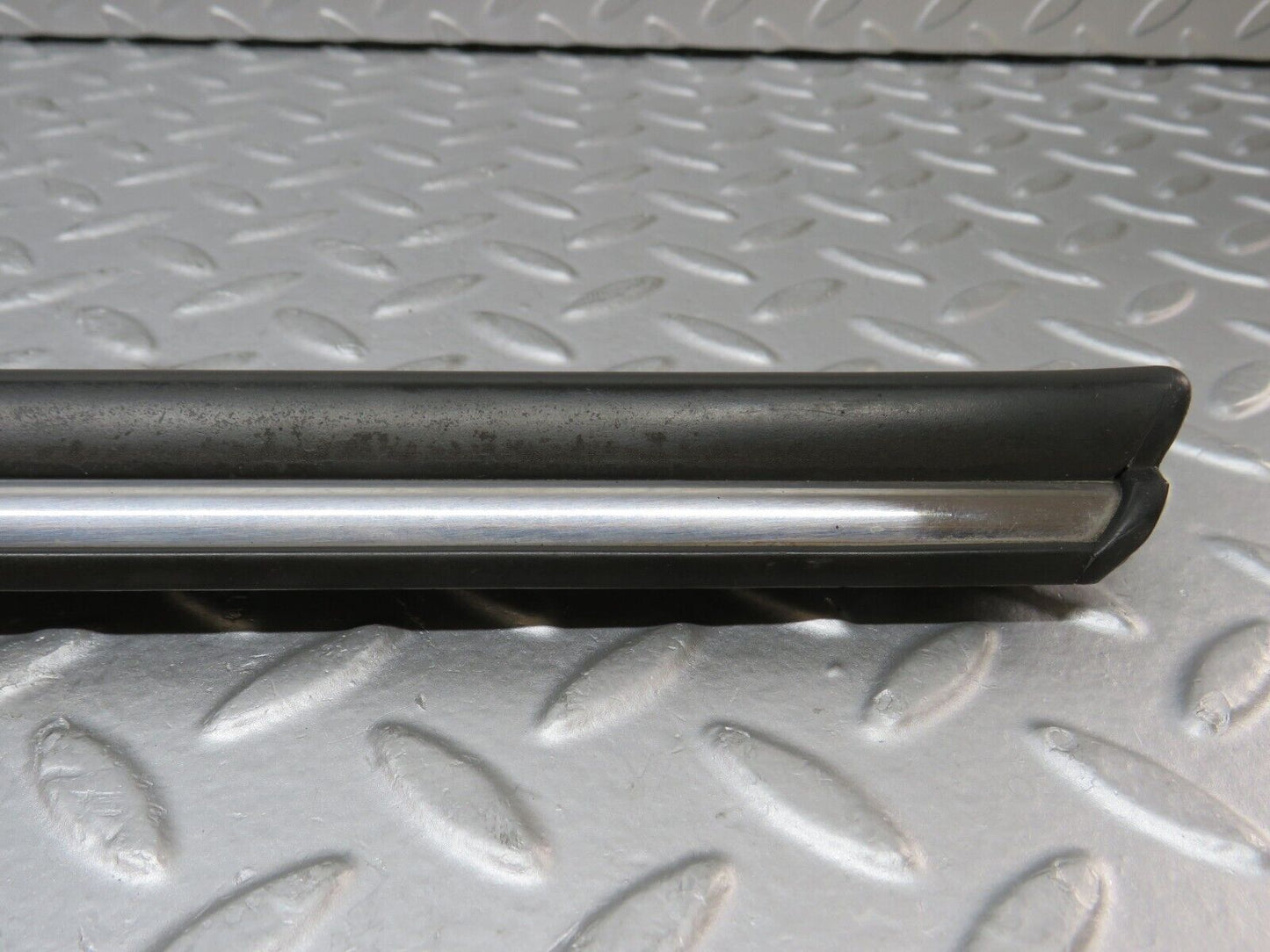 35488 Mercedes-Benz R107 280SL Front Right Fender Centre Moulding Trim