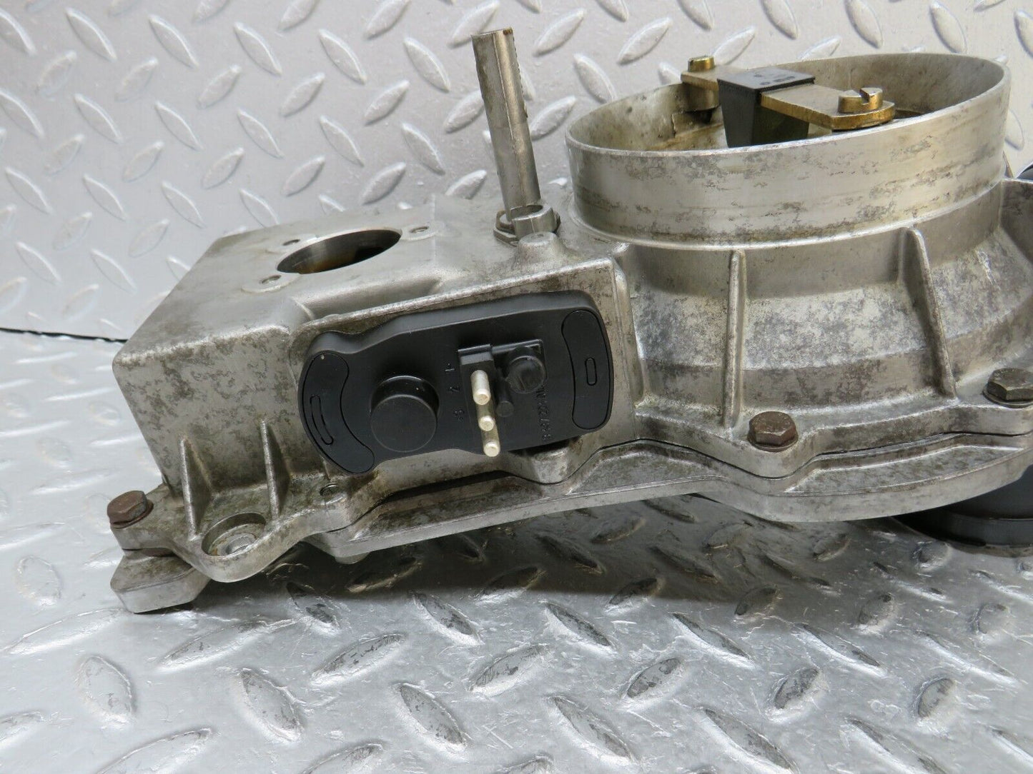 37118 Mercedes-Benz C126 420SEC Coupe Air Flow Mass Meter Sensor 0438121037