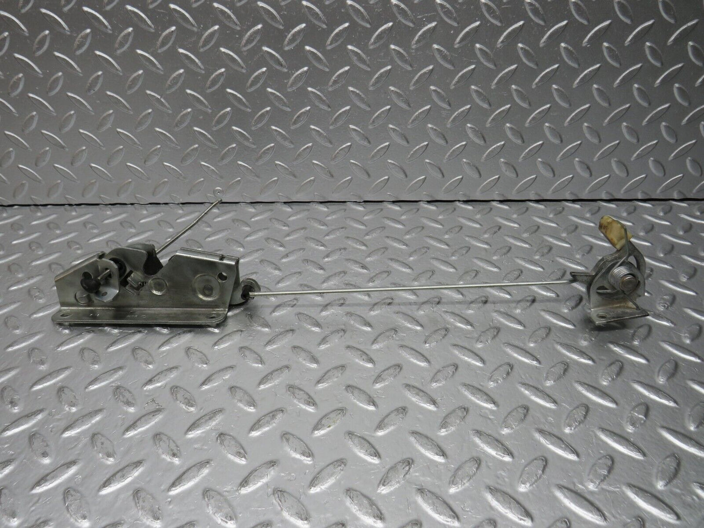 31409 Mercedes-Benz S124 220TE Wagon Rear Left Seat Bench Locking Mechanism
