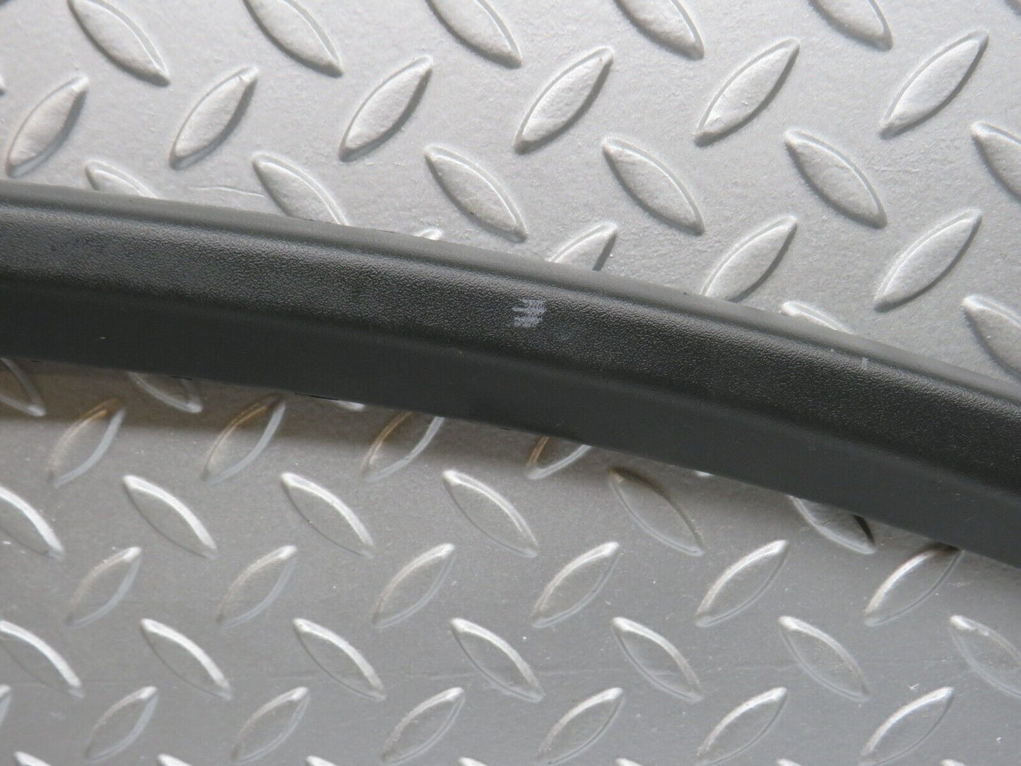 32285 Mercedes-Benz W220 S430 Front Left Door Window Frame Trim 2207250171