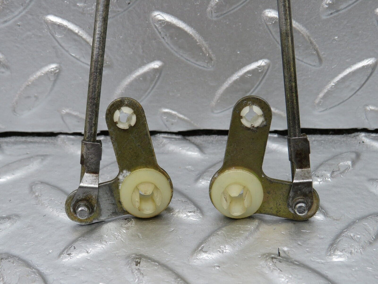 34356 Mercedes-Benz C126 380SEC Coupe Rear Door Lock Knob Pair
