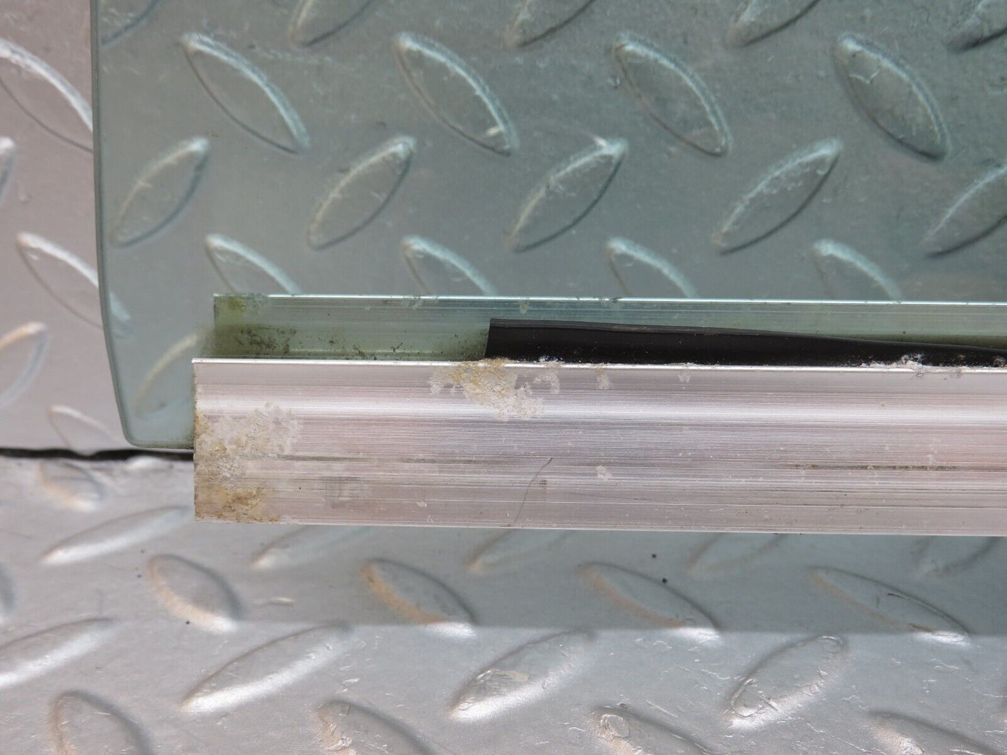 36039 Mercedes-Benz W126 420SE Rear Right Door Window Glass