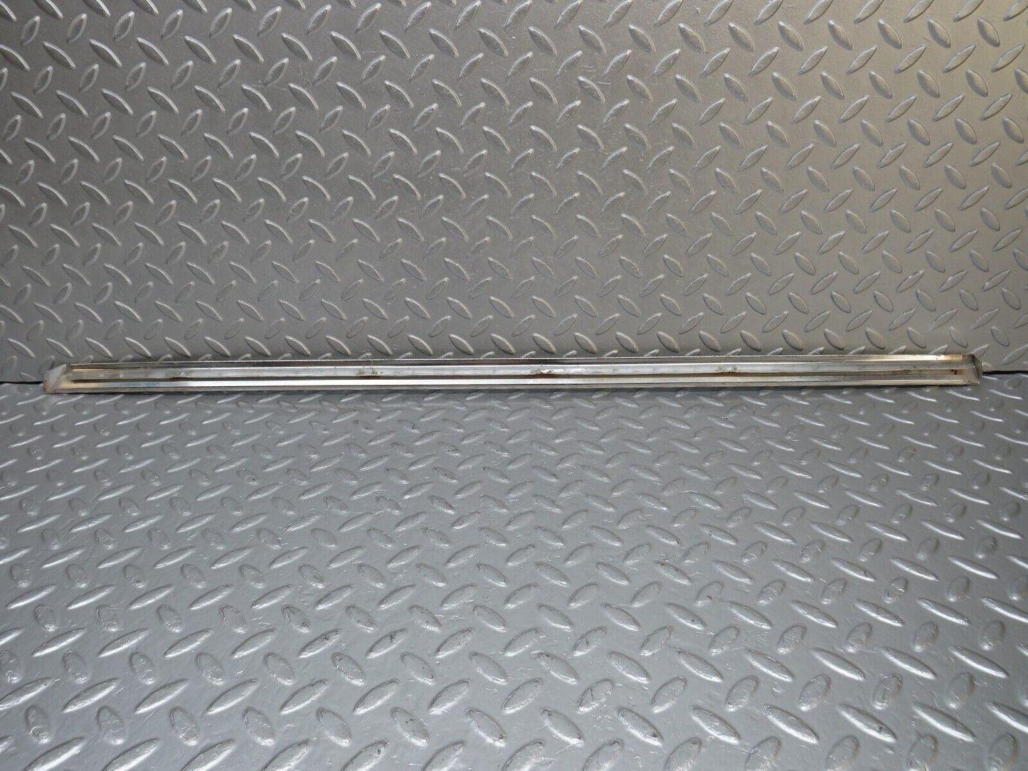 40179 Mercedes-Benz R107 350SL Coupe Right Door Chrome Trim