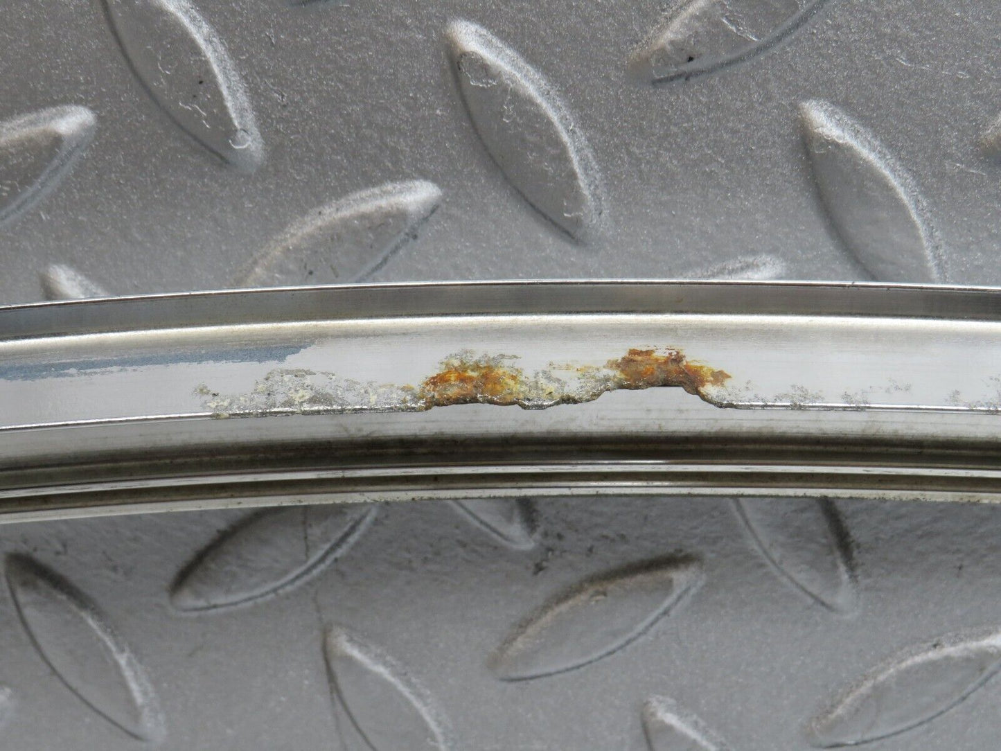 39277 Mercedes-Benz R107 500SL Coupe Front Windscreen Lower Chrome Trim