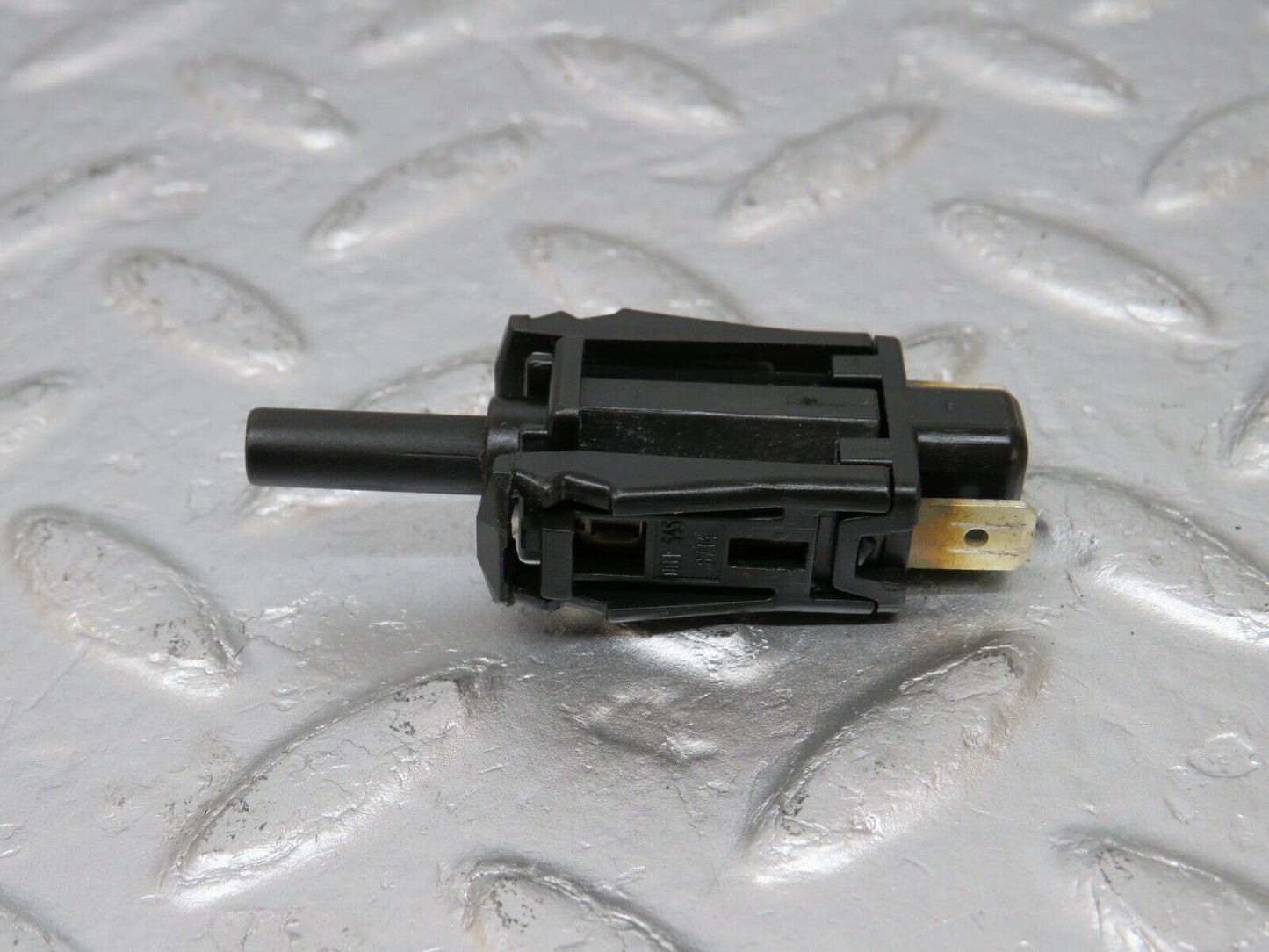 34137 Mercedes-Benz W124 260E Door Contact Switch 0015458714