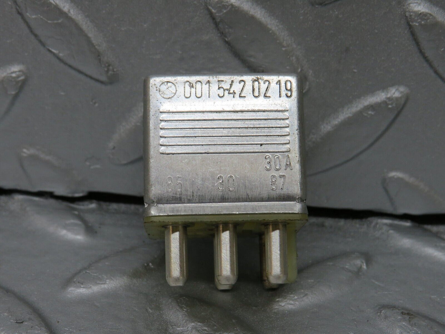 36707 Mercedes-Benz W201 190E Multi Purpose Relay 0015420219