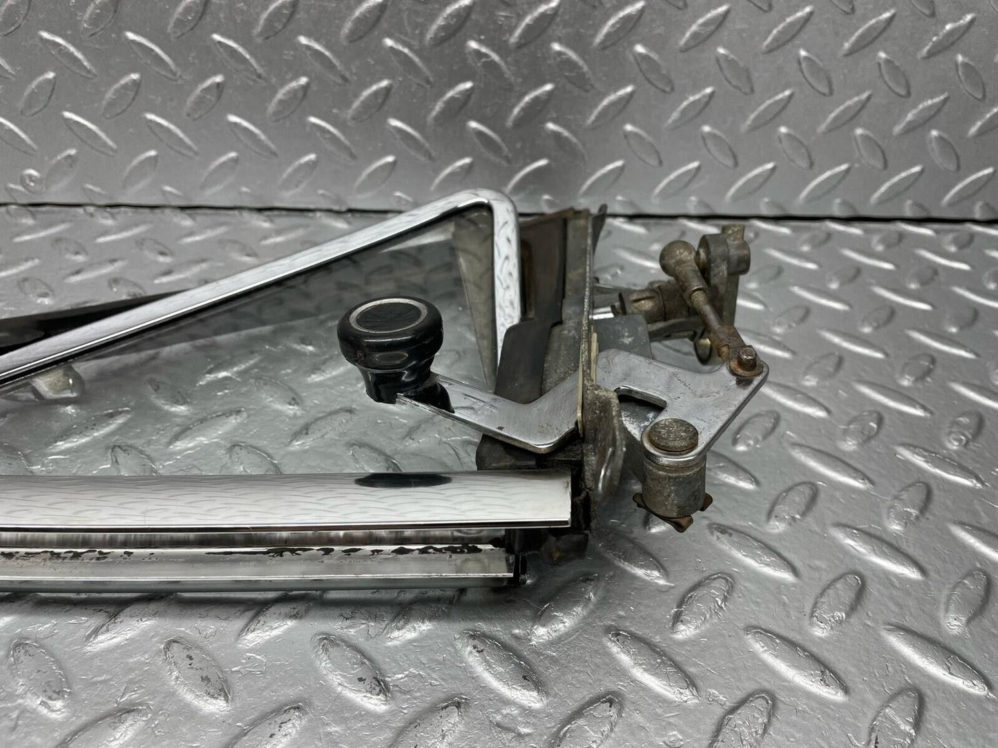 40521 Mercedes-Benz W108 Front Left Quarter Window