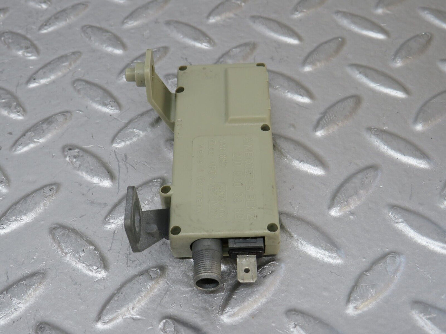 34881 Mercedes-Benz W210 320E Radio Audio Antenne Amplifier 2108203989
