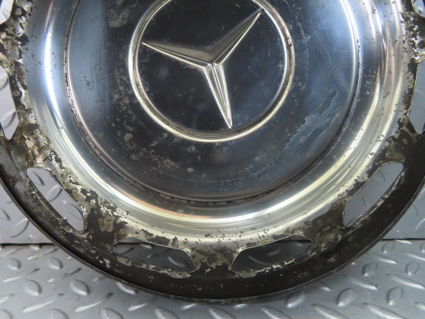 8399 Mercedes-Benz Vintage Wheel Trim Hub Cap 14"