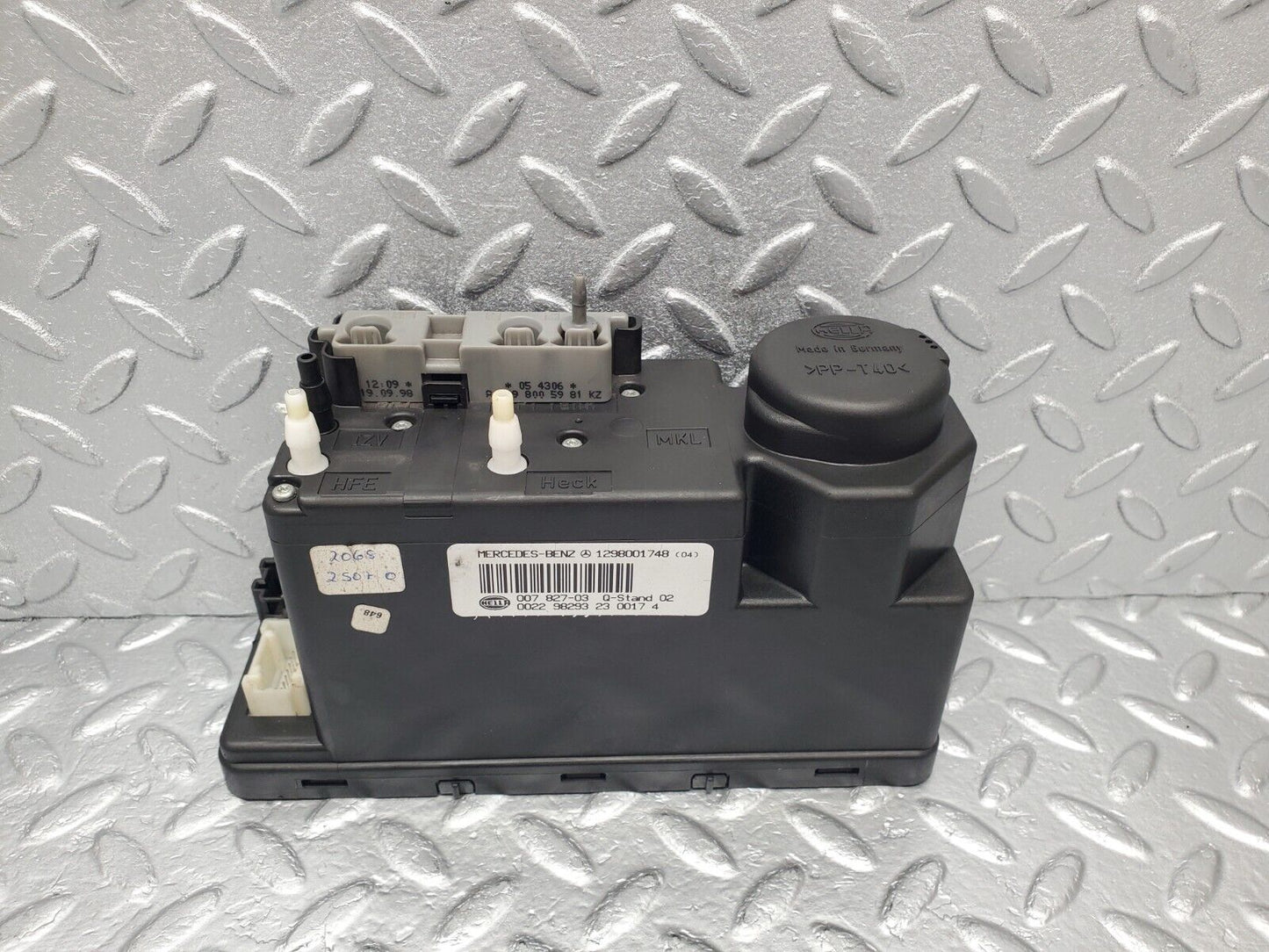 46948 Mercedes-Benz R129 320SL Coupe Central Locking Vacuum Pump Hella 1298001748