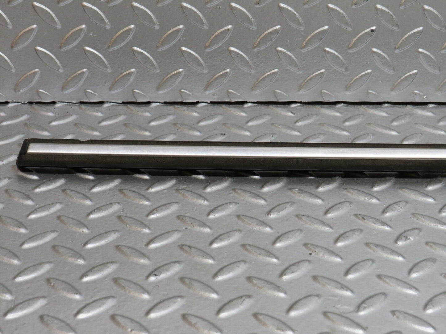 28230 Mercedes-Benz S123 240D Wagon Rear Left Fender Centre Moulding Trim