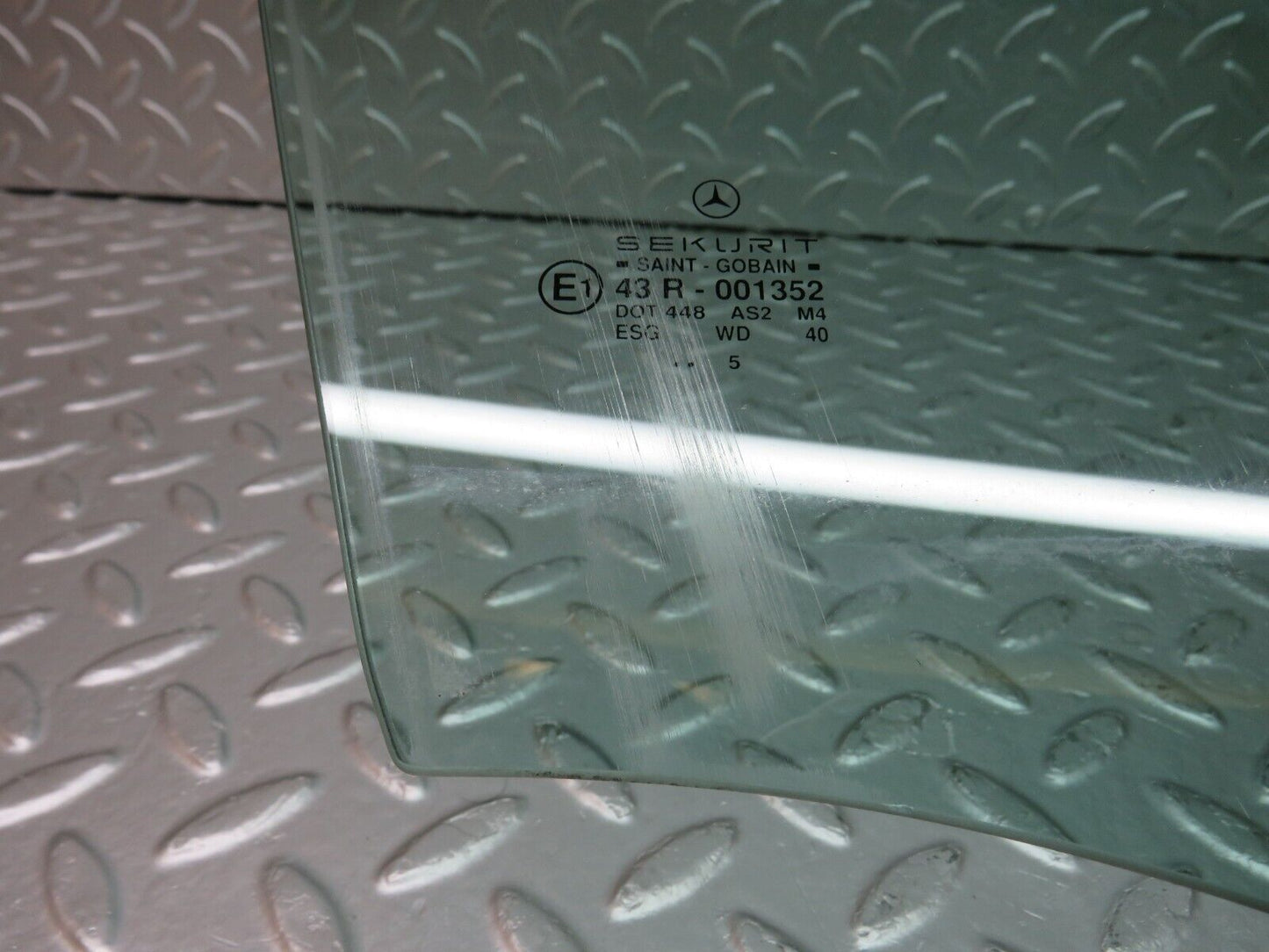 33261 Mercedes-Benz W202 C180 Front Right Door Window Glass