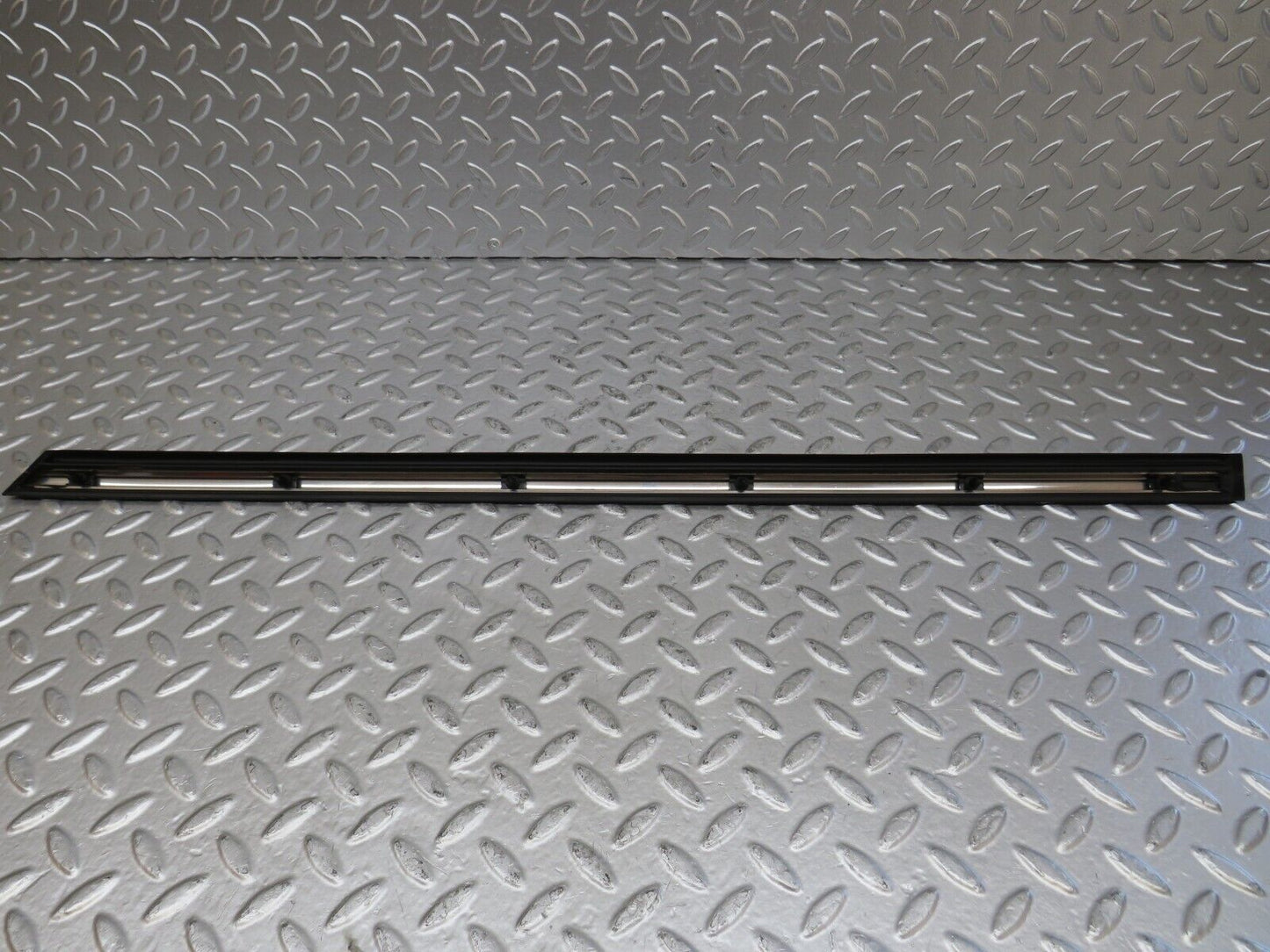 26078 Mercedes-Benz W116 450SE Rear Right Door Centre Moulding Trim