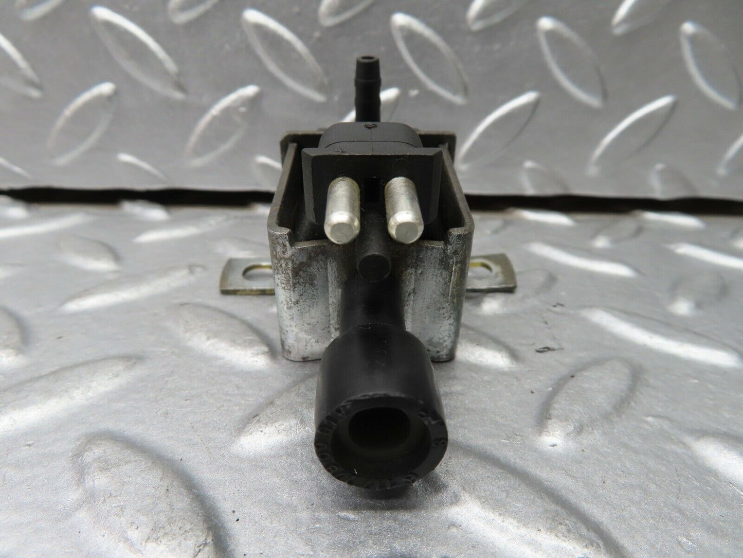 21591 Mercedes-Benz W126 300SE Vacuum Control Valve Pierburg 0015407097