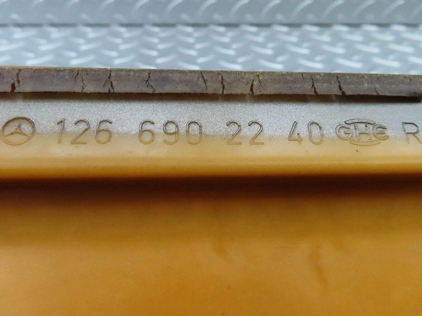 6083 Mercedes-Benz W126 380SE Front Right Fender Wing Moulding Trim 1266902240