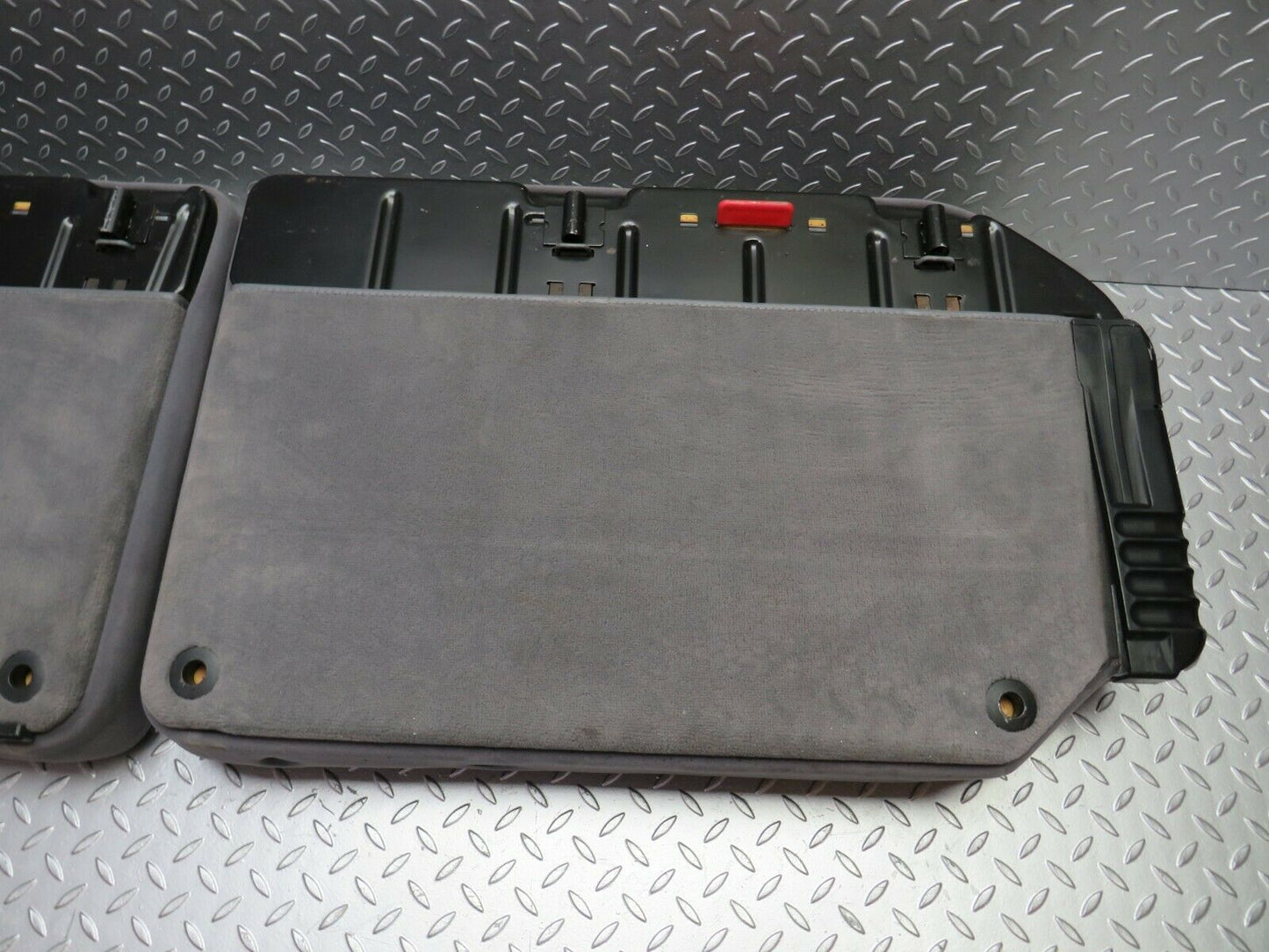 24372 Mercedes-Benz S124 220TE Wagon Rear Seat