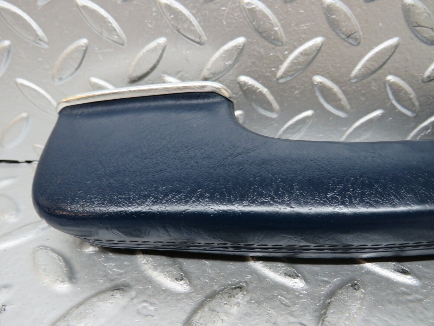 26860 Mercedes-Benz W123 240D Interior Door Handle Front Right Blue 1239702001