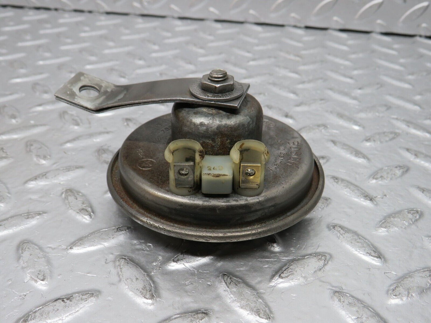 30872 Mercedes-Benz W201 190E 2.0L Horn Bosch 20016