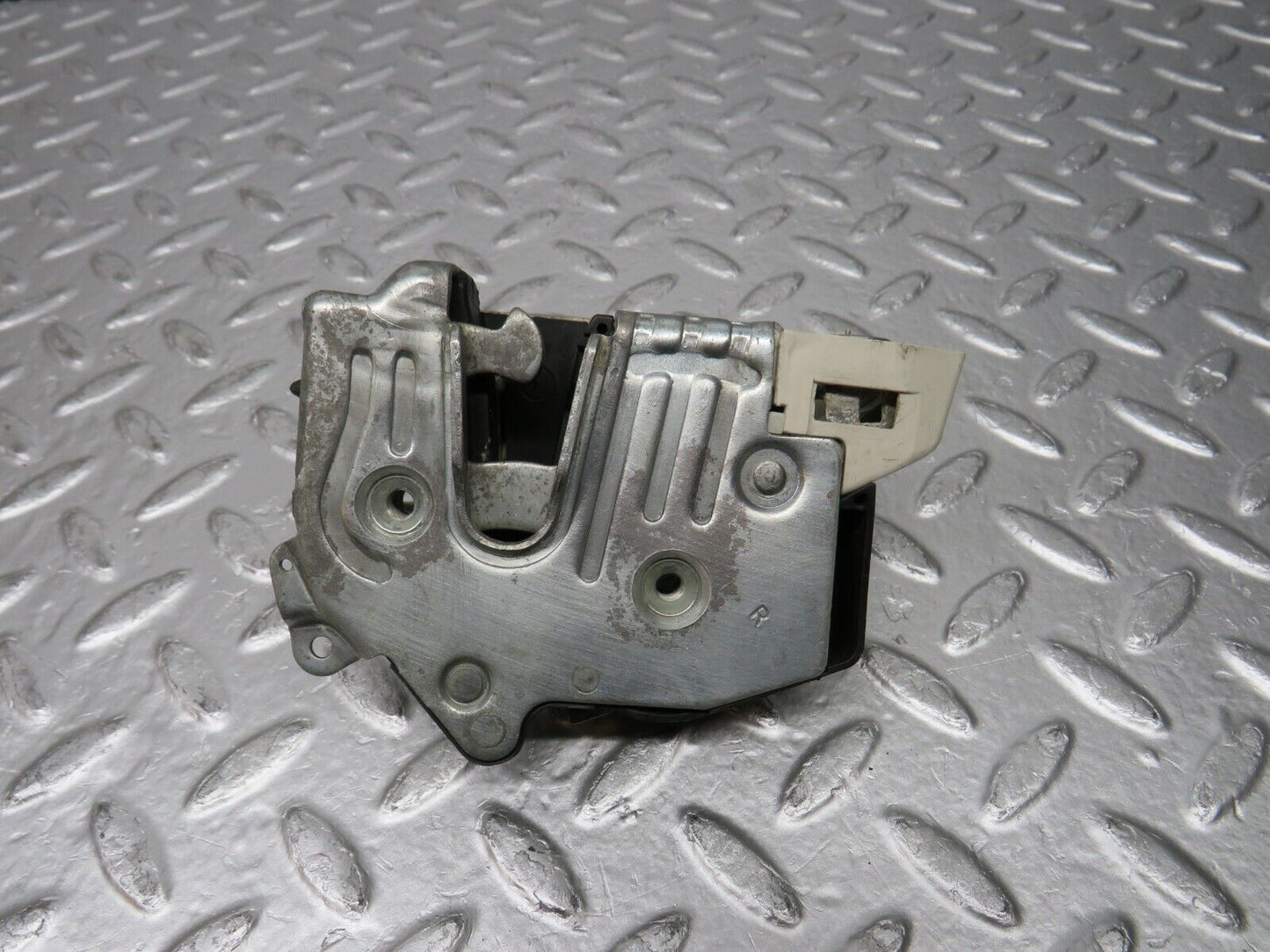 31393 Mercedes-Benz S124 220TE Wagon Rear Right Door Lock Mechanism