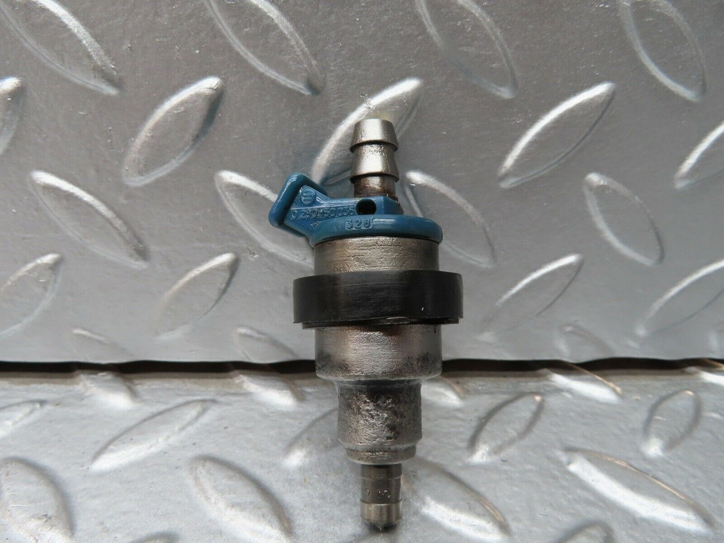 20689 Mercedes-Benz R107 450SL Fuel Injector Bosch 0280150036