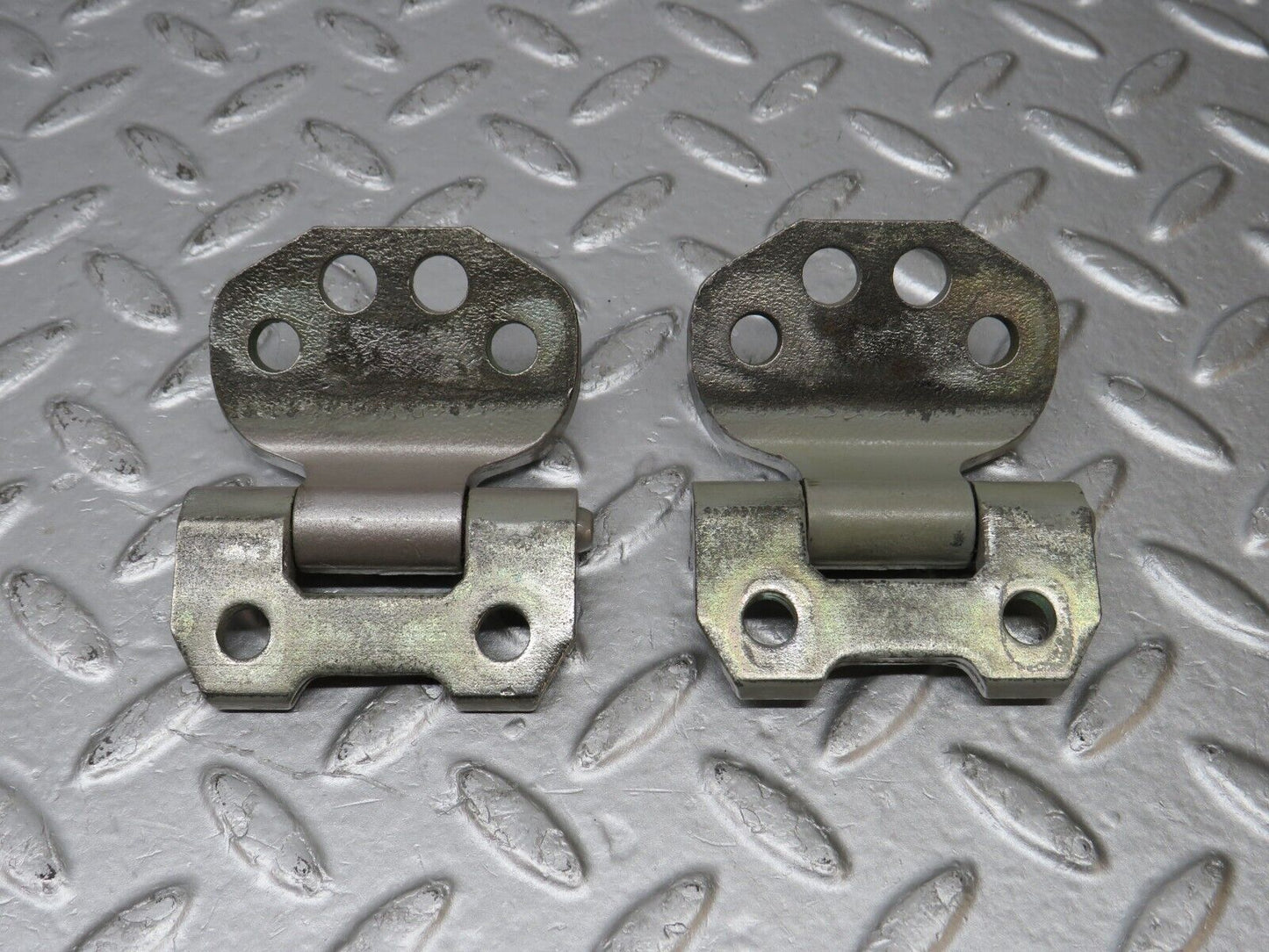 39508 Mercedes-Benz R129 320SL Coupe Door Hinge Right Side