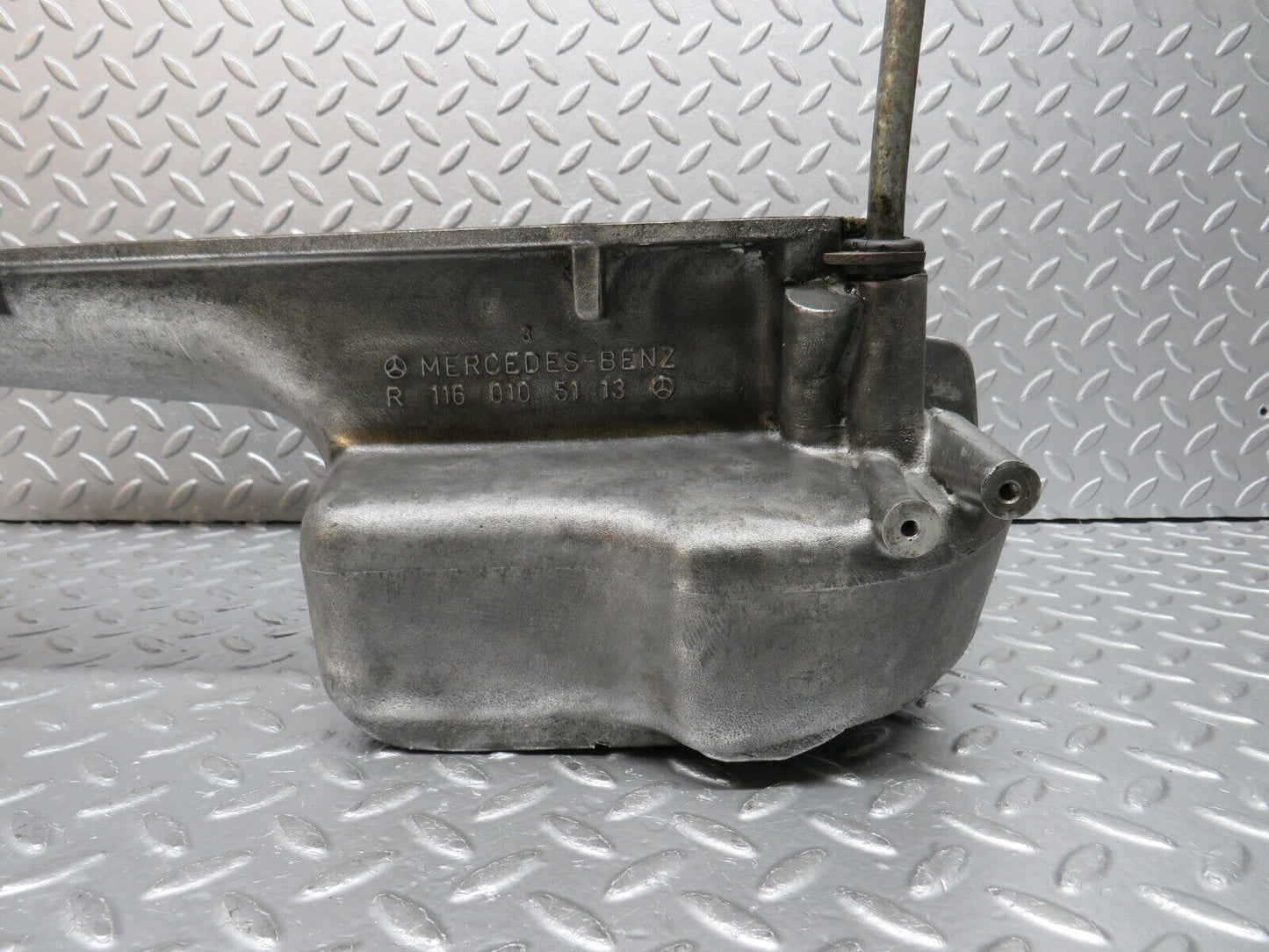 32960 Mercedes-Benz C107 R107 450 V8 Oil Pan Oil Sump 1160105113