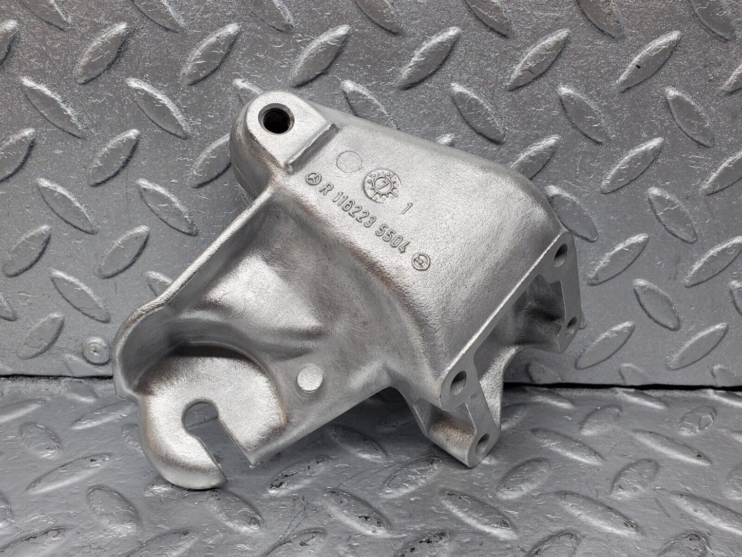 45924 Mercedes-Benz W126 420SE Engine Mount Bracket Right Side 1162235504
