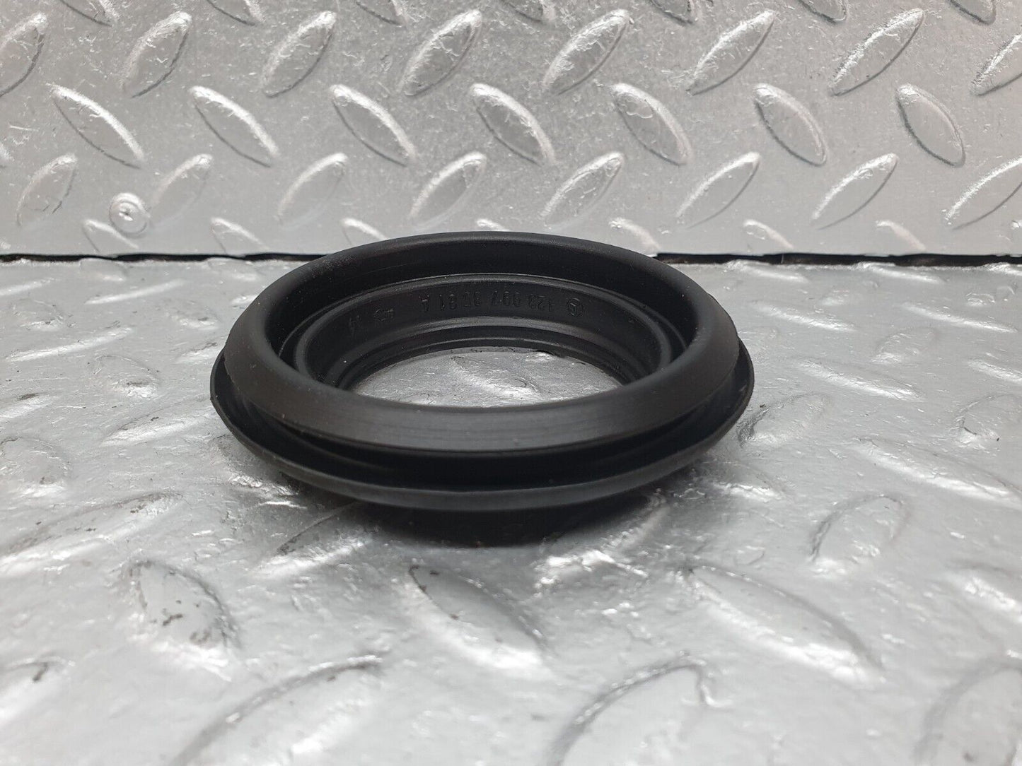 41031 Mercedes-Benz W126 300SE Fuel Tank Filler Rubber Gasket 1239973581