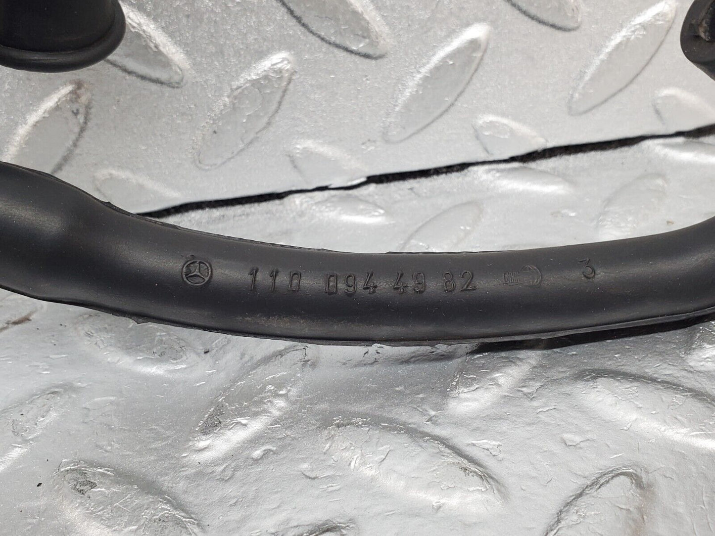44452 Mercedes-Benz W123 280E Air Intake Pipe 1100943982 1100944982