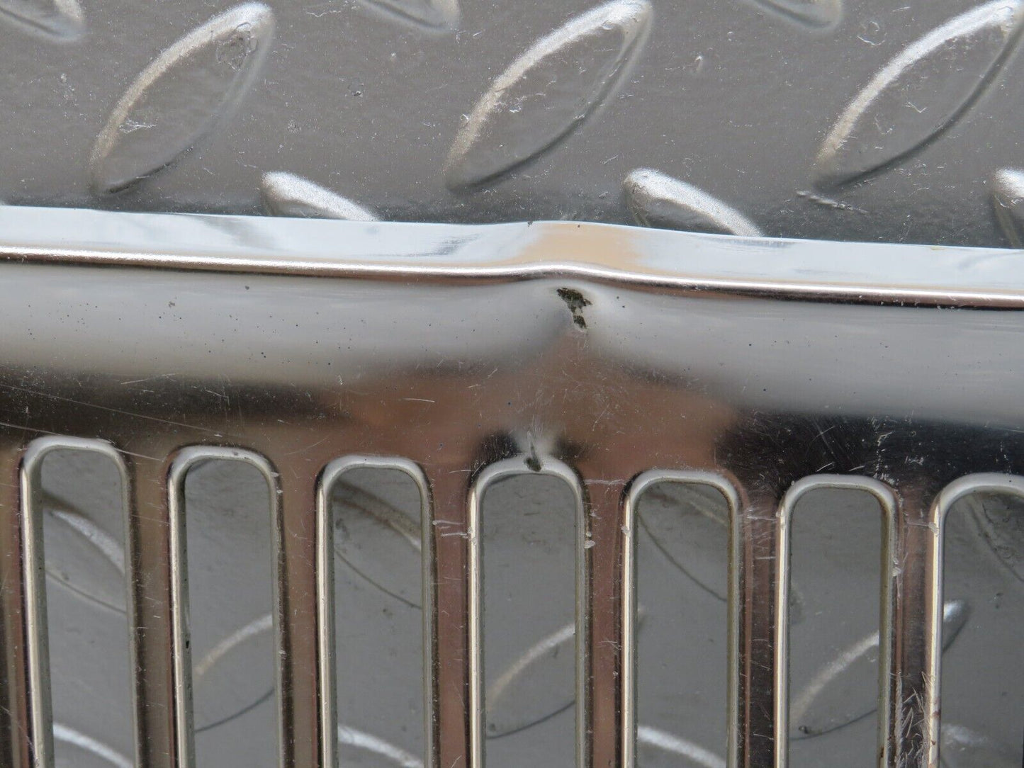 26307 Mercedes-Benz W116 450SE Air Intake Grill Chrome