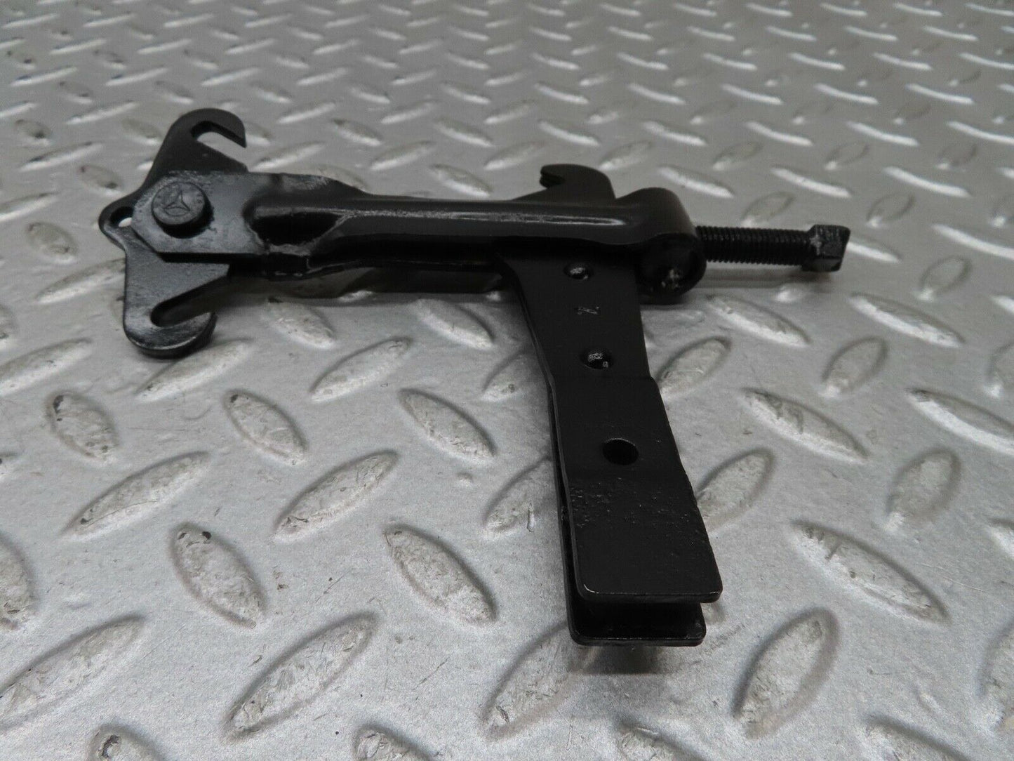 17611 Mercedes-Benz W116 450SEL Handbrake Regulator