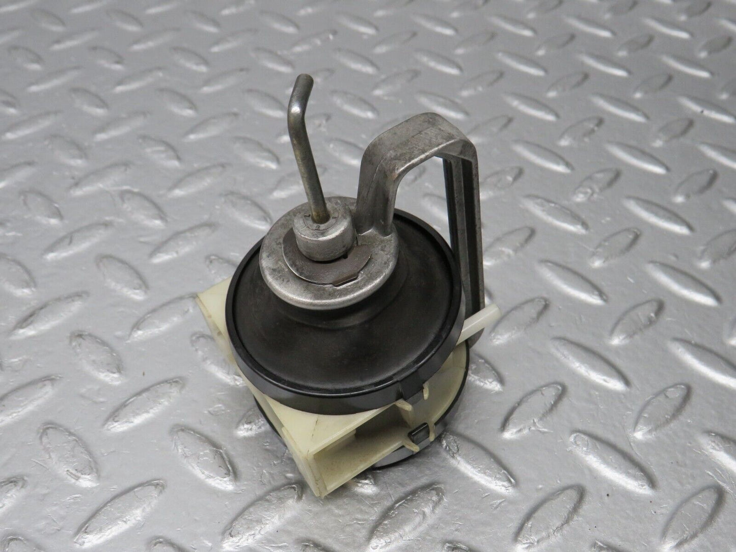 39125 Mercedes-Benz R107 500SL Coupe Heater Box Vacuum Actuator