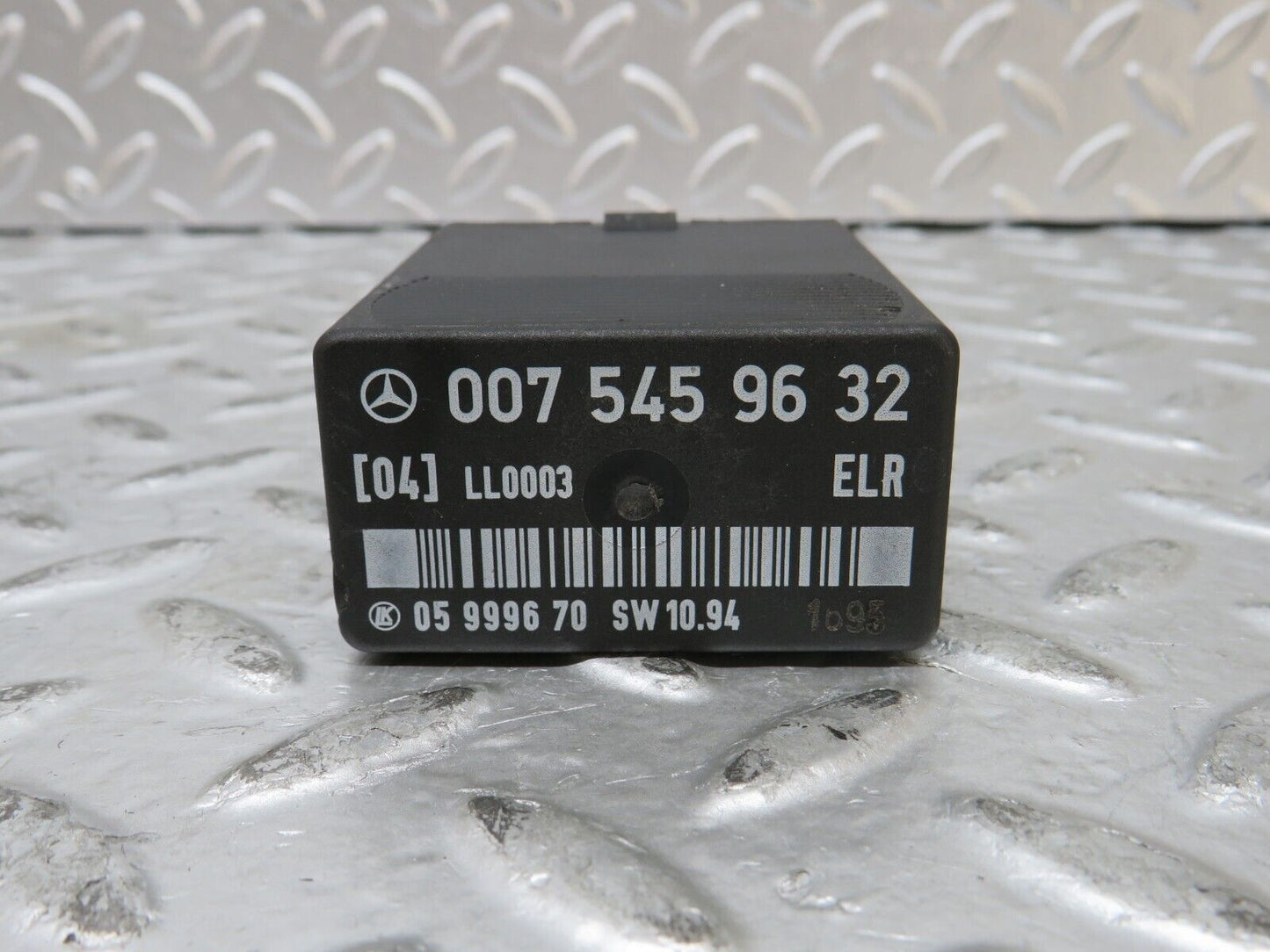 27545 Mercedes-Benz S124 300TE Wagon Idle Control Relay 0075459632