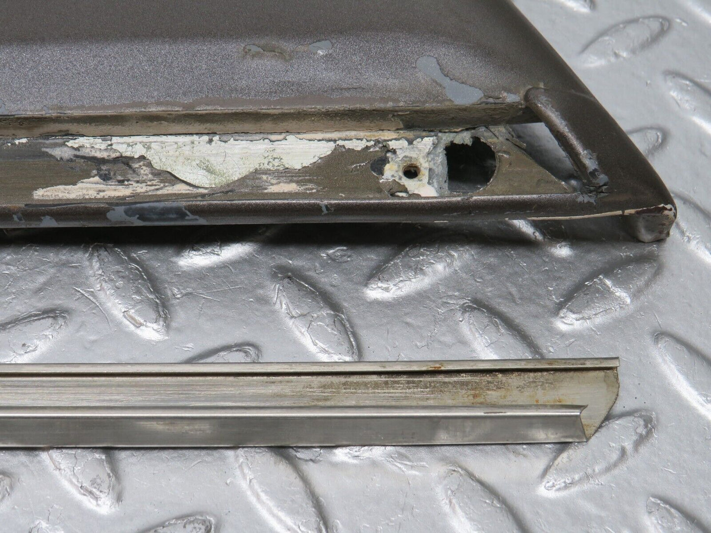34373 Mercedes-Benz C126 380SEC Front Left Fender Wing Lower Moulding 1266900140