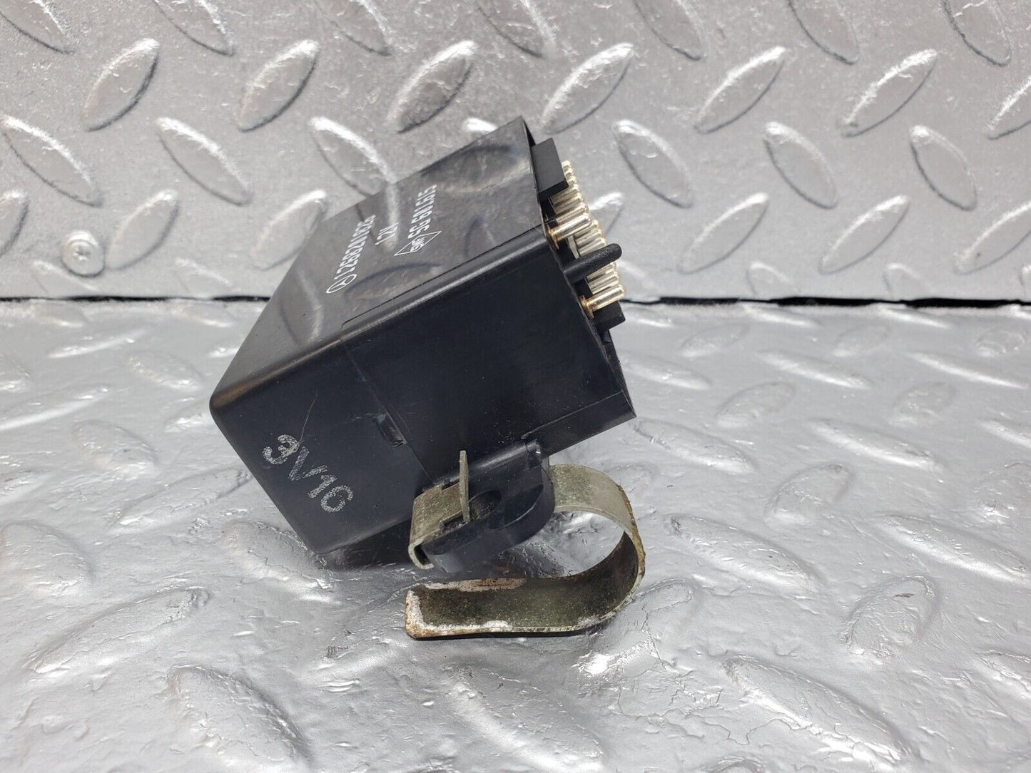 45738 Mercedes-Benz W126 420SE Seat Heating Relay 1268201826