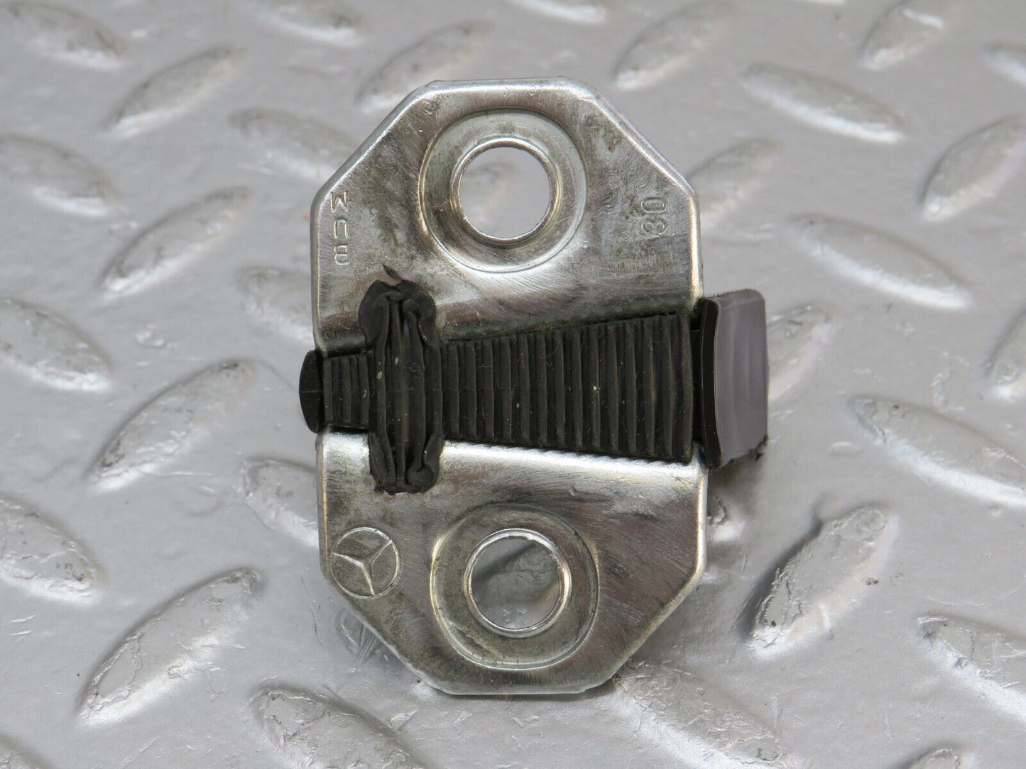 33375 Mercedes-Benz W202 C180 Door Lock Latch