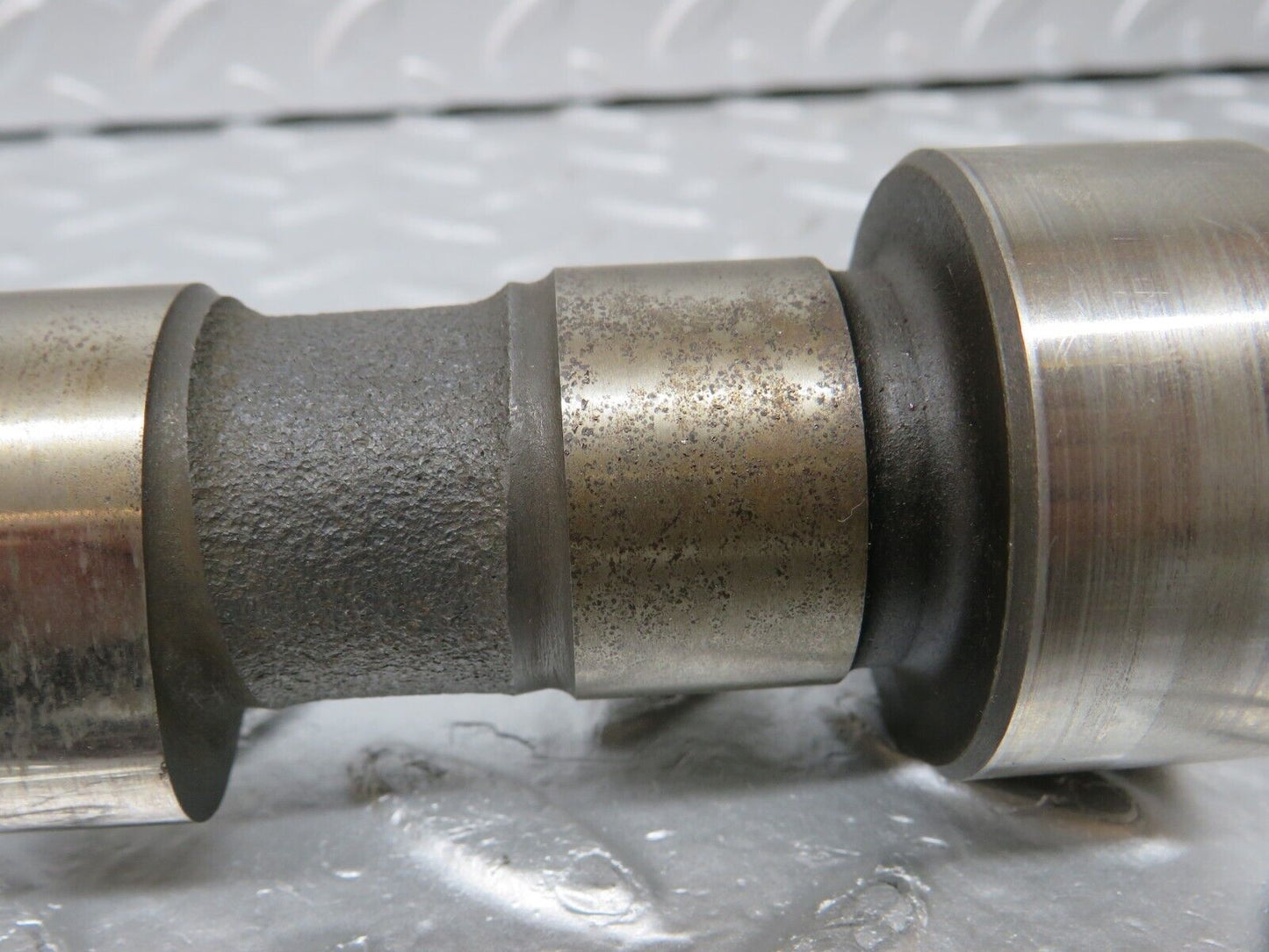 0878 Mercedes-Benz W123 240D Camshaft 6160510201
