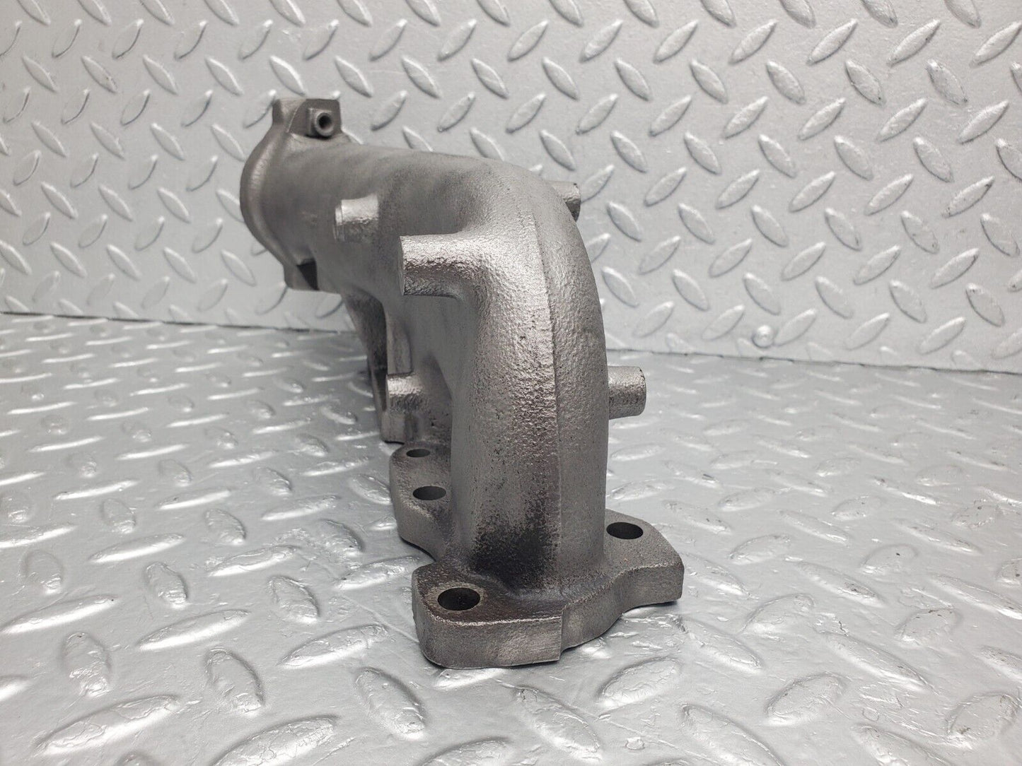46165 Mercedes-Benz W124 280E Exhaust Manifold Cylinder 1-3 1041422601