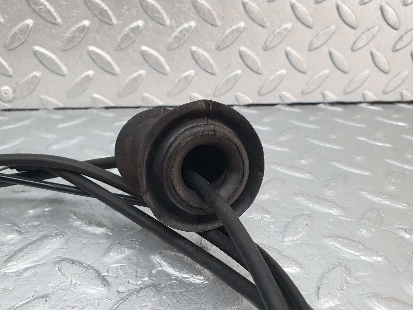 43768 Mercedes-Benz C126 380SEC Coupe Bonnet Release Cable 1269970881