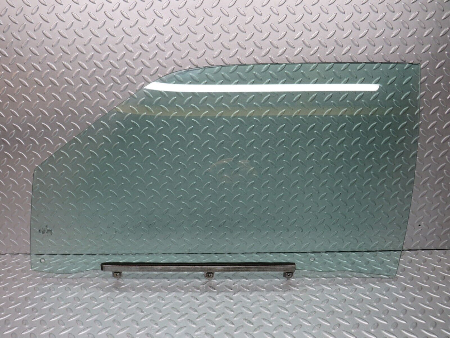 37875 Mercedes-Benz A124 320E Cabriolet Front Left Door Window Glass
