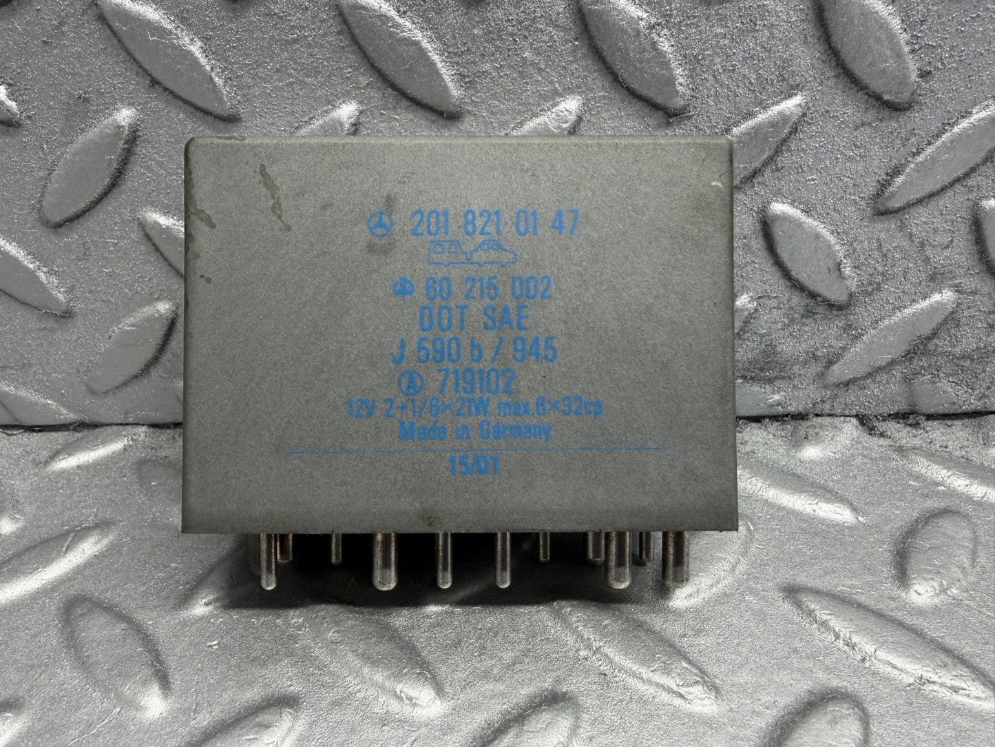 W201 Baby Benz hazard warning light relay used OEM