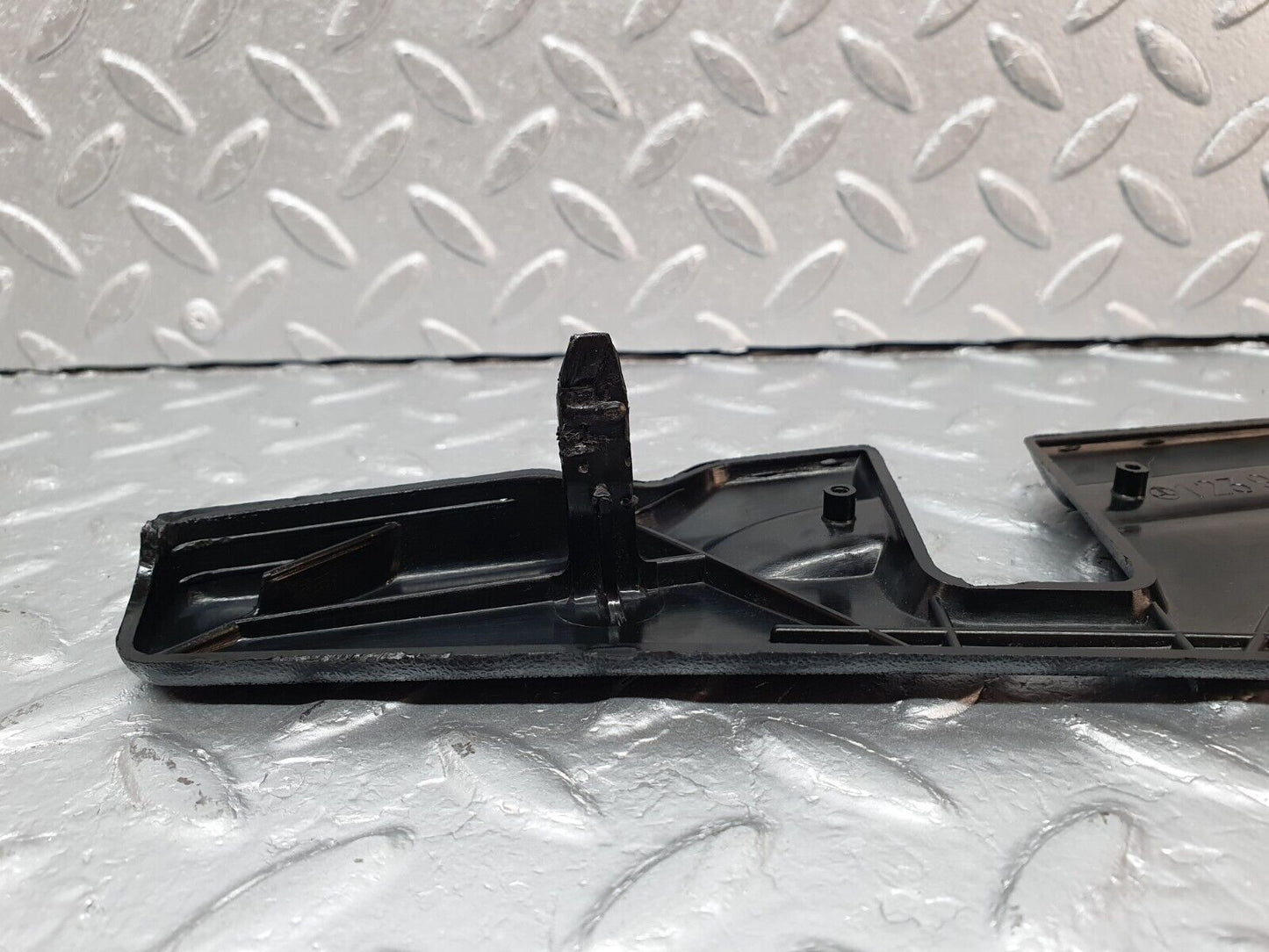40788 Mercedes-Benz W123 300D Front Right Seat Cover Trim Black 1239100618