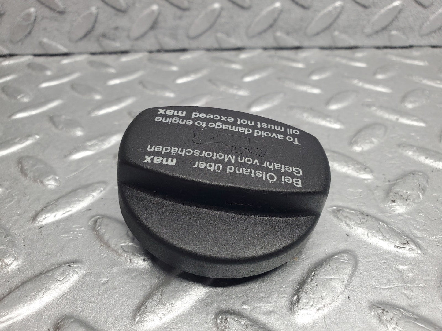 W124 Wagon oil filler cap used OEM